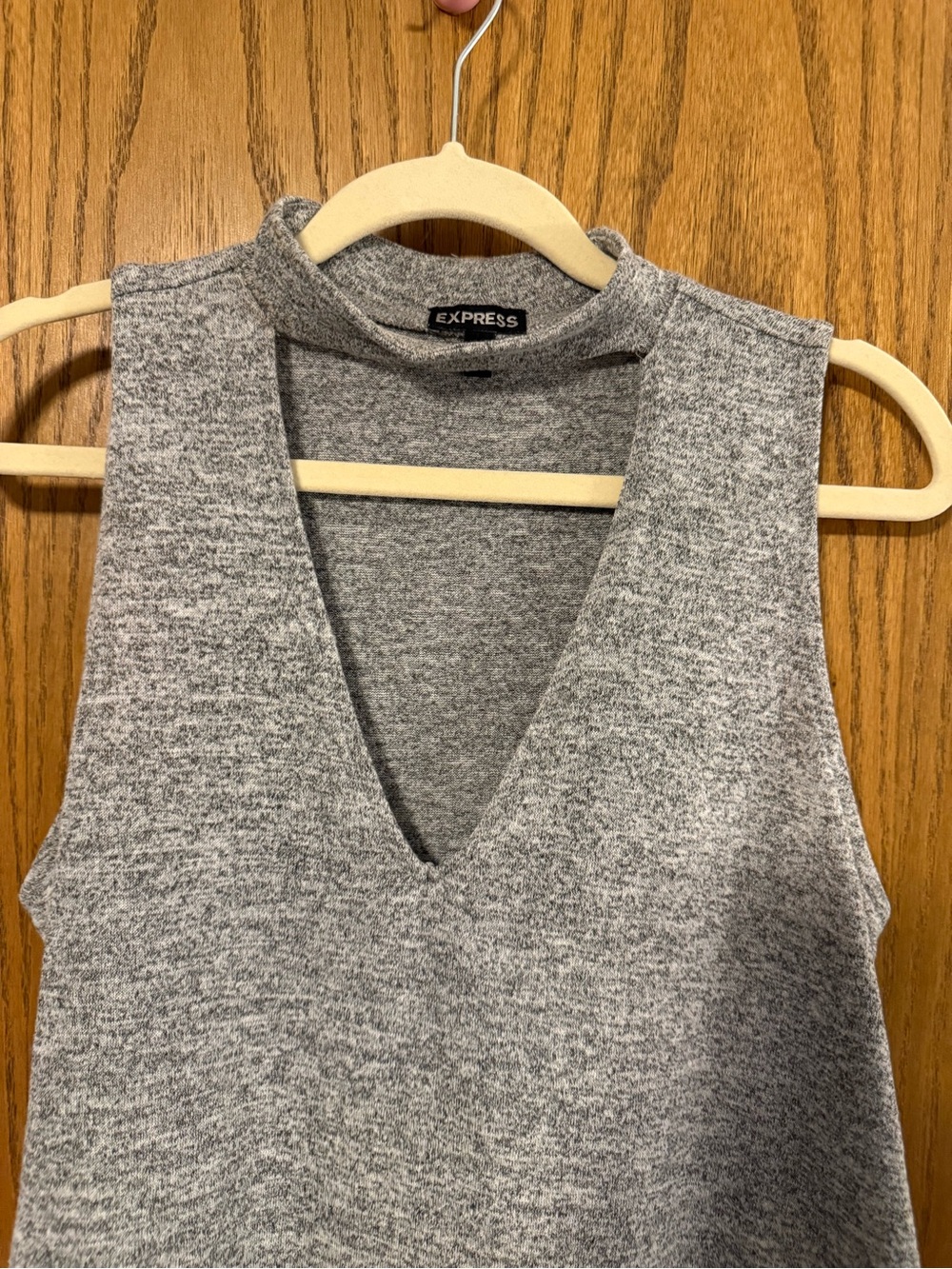 Express Gray Mock Neck V‑Neck Sleeveless Tank